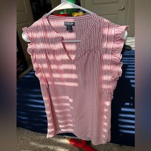 Casual Shirt Sleeveless, detailed in collar and sleeves.